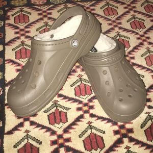 Crocs classic fuzzy lined clog